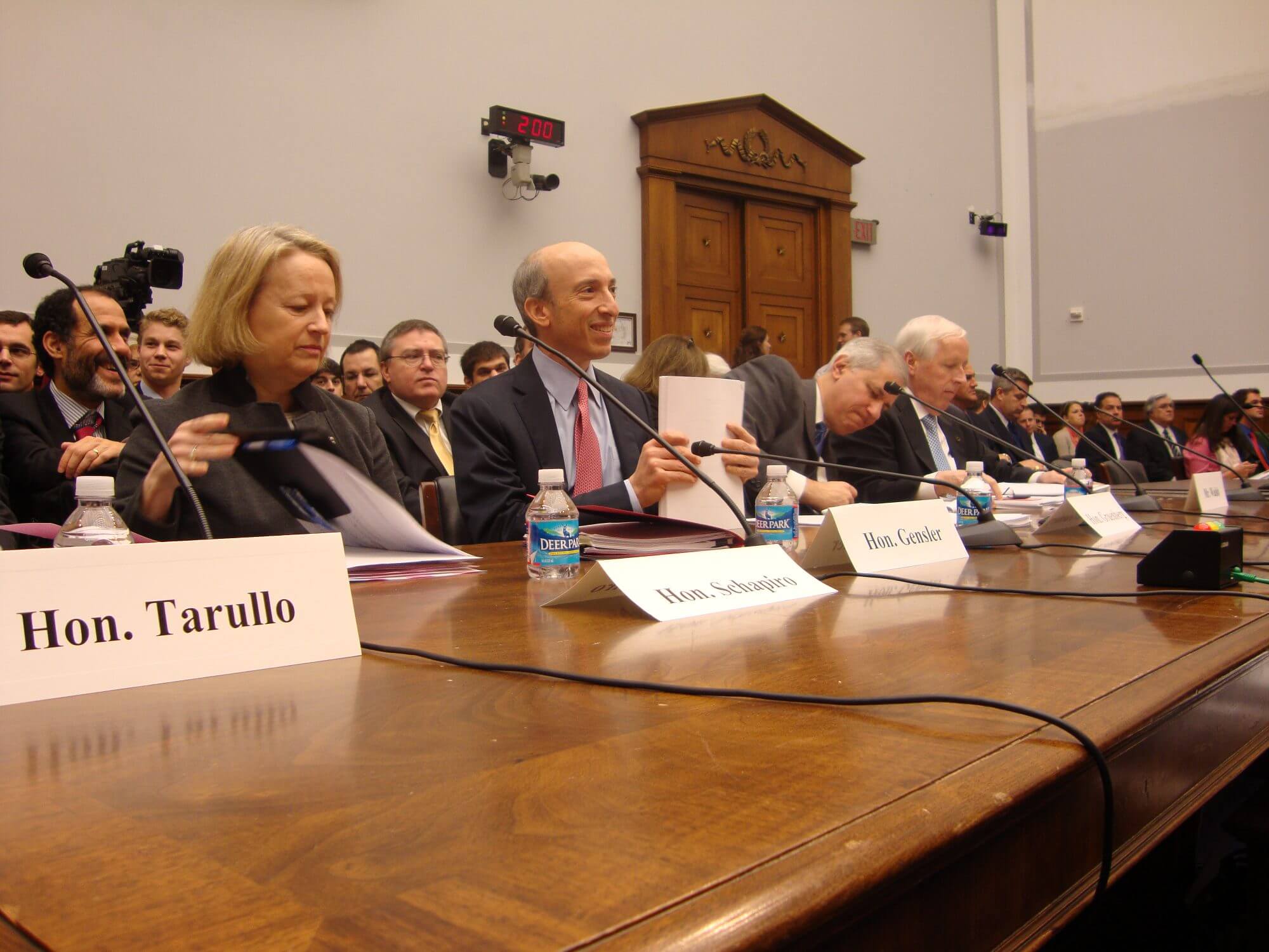 Volcker rule, banks’ proprietary trading under review