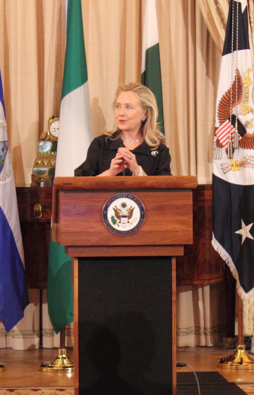 Clinton calls for global business, awards P&G, Sahlman Seafoods