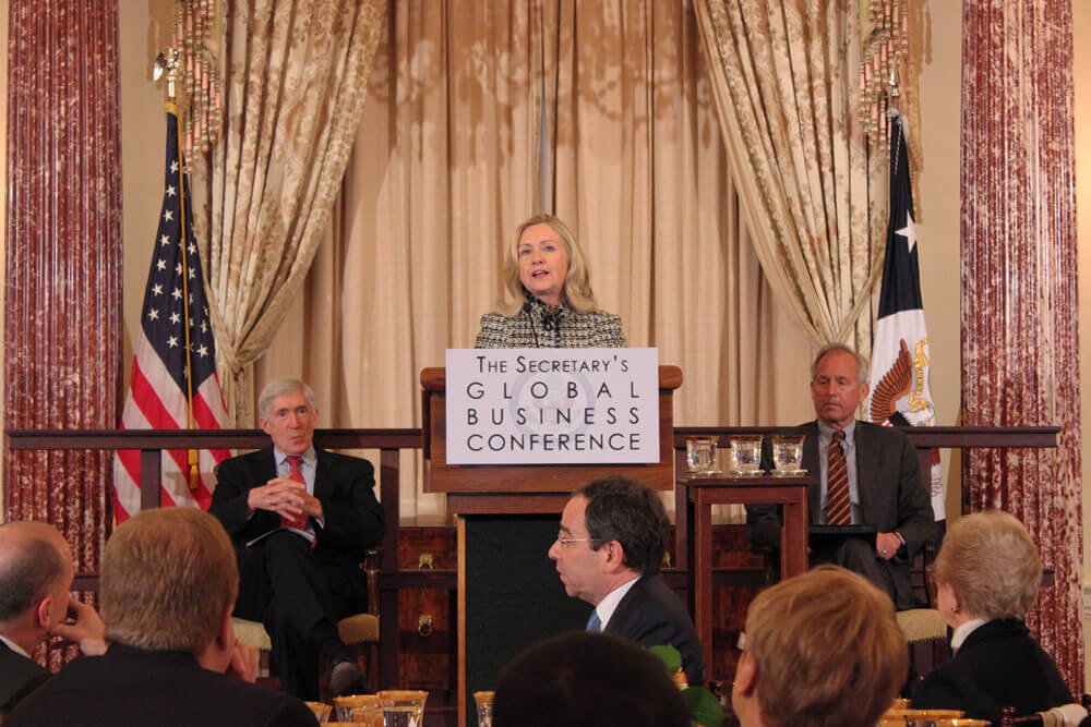 Hillary Clinton promotes U.S. products with world business leaders