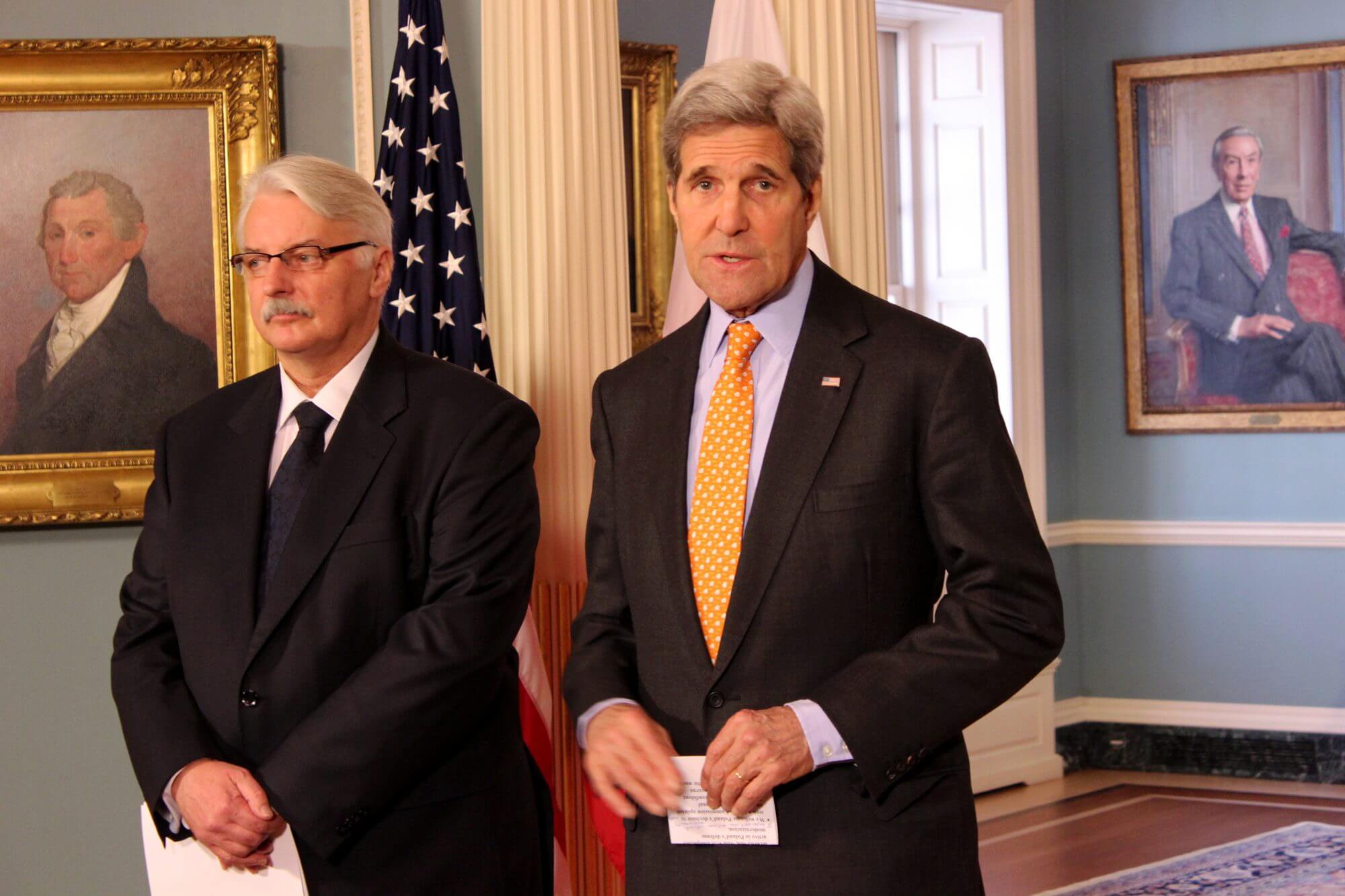 Kerry talks defense strategy with Polish foreign minister