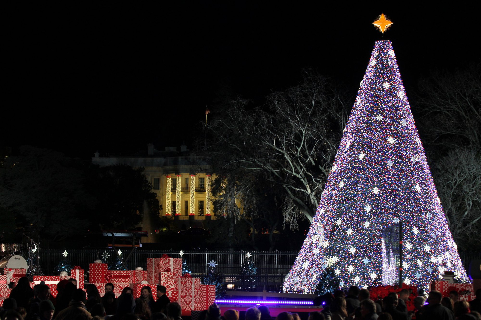 The Obamas lit the National Christmas Tree for the final time Thursday evening. (Benjamin Din/MNS)