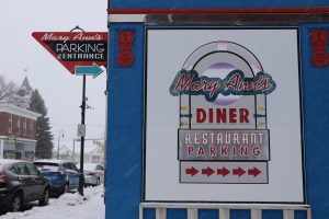 MaryAnn’s remains open during a snowstorm. (Charlotte Walsh/MNS)