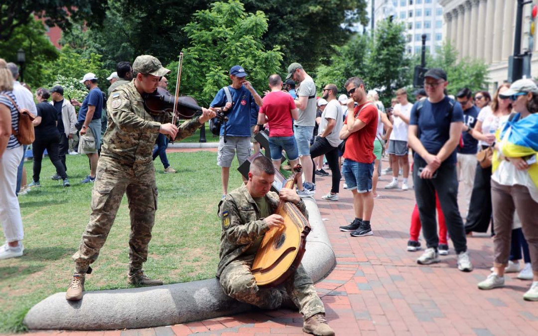 PHOTOS: Ukrainian Cultural Forces perform in front of the White House to thank the US