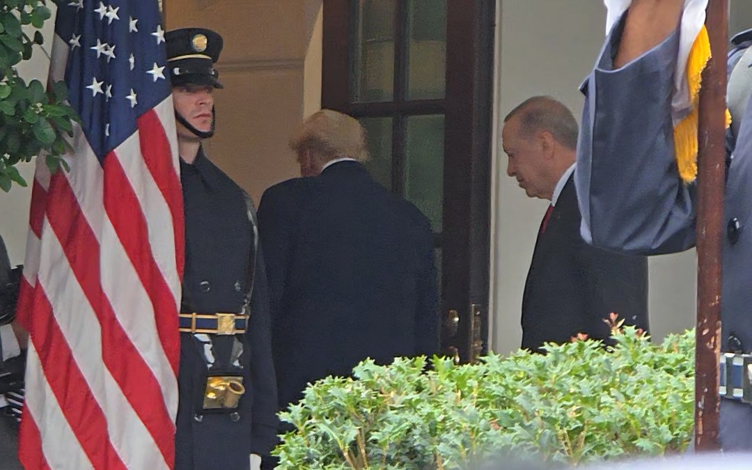 Trump hosts Turkish President Erdoğan for talks on fighter jets, Russia