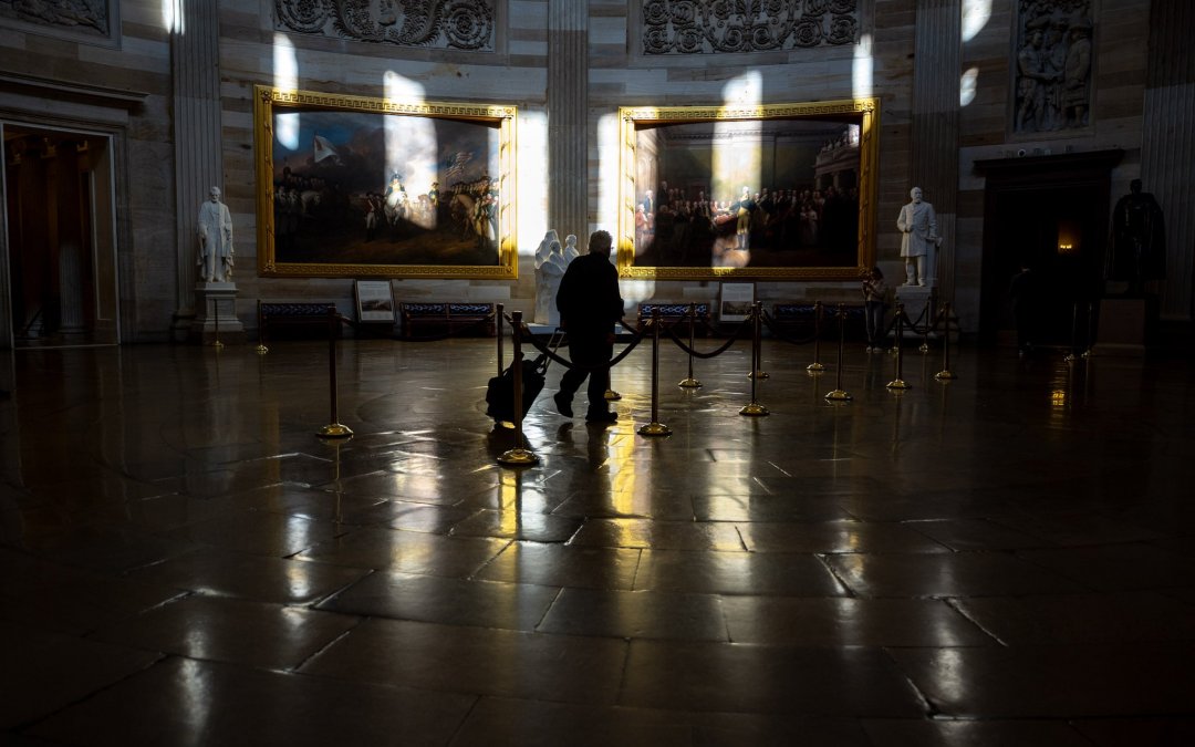 Some lawmakers refuse pay while shutdown continues