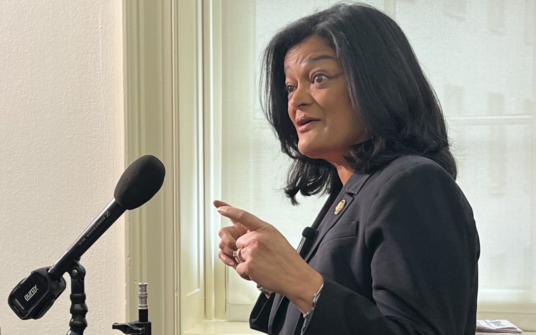 Lawmakers pressure House to vote on congressional stock trading ban