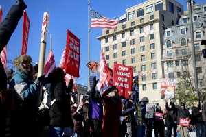 Keya Chatterjee, executive director of Free DC, addresses demonstrators shortly before 2 p.m. (André Hiroki/MNS)