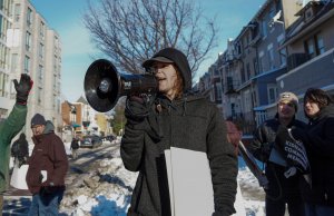 Student RJ Doroshewitz led many of the chants. (Cayla Labgold-Carroll/MNS)