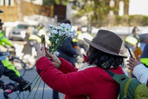Many of the people on the sidewalk filmed the monks as they passed. (Cayla Labgold-Carroll/MNS)