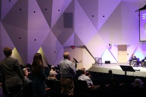 Attendees line up to ask questions after the second panel on local climate action. (David Sun/MNS)