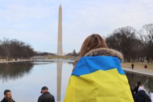 Participants stood before the Lincoln Memorial, facing the Washington Monument. (Sarah Han/MNS)