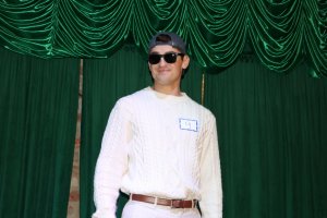 Several participants donned sunglasses, an iconic element of JFK Jr.’s style. (Chloe Park/MNS)